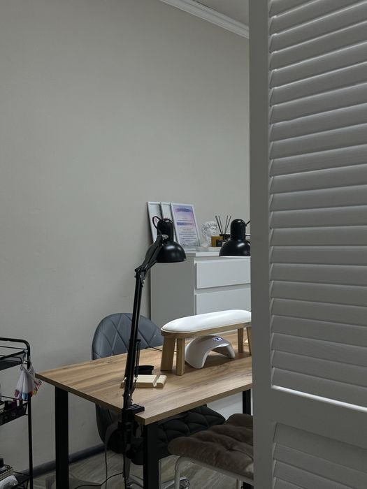 Маникюрный стол в аренду