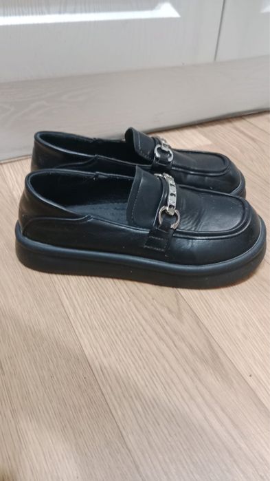 Продам детскую обувь