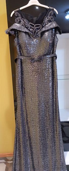 Rochie de seară , neagra cu paiete