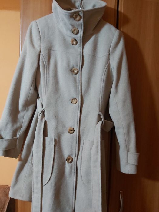 Palton de damă cu mulți nasturi