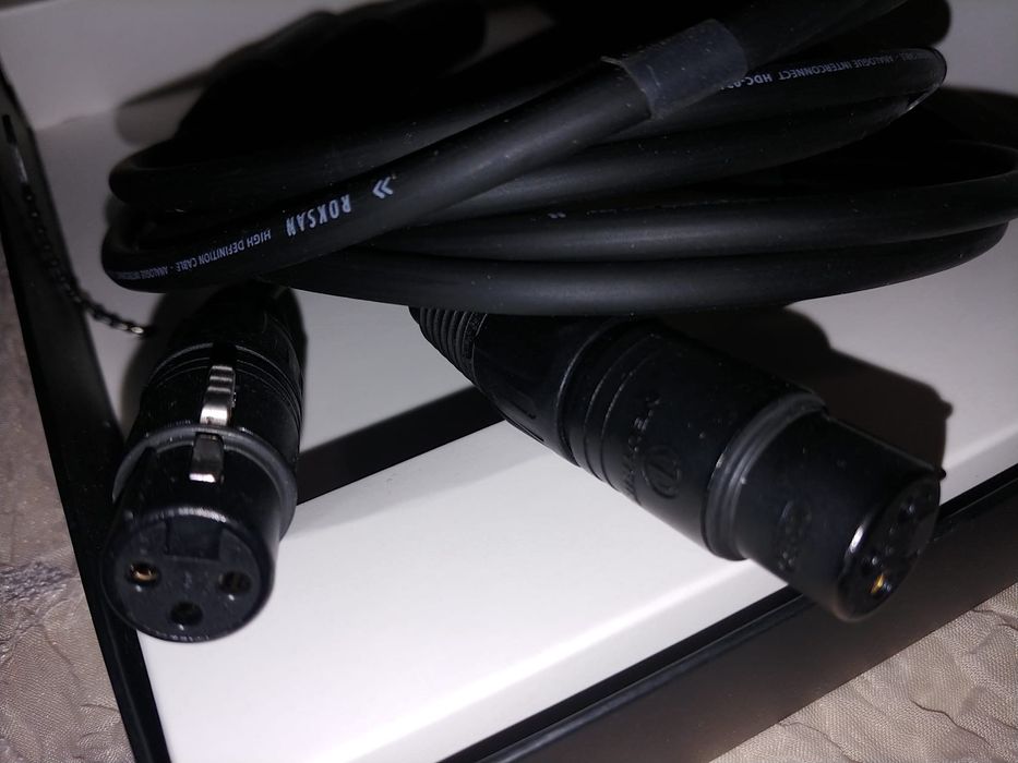 XLR si RCA cabluri Roksan high-end balansate, nebalansate AudioQuest