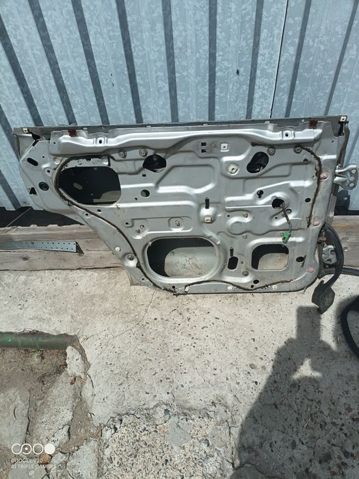 Продам дверь на Субару Легаси