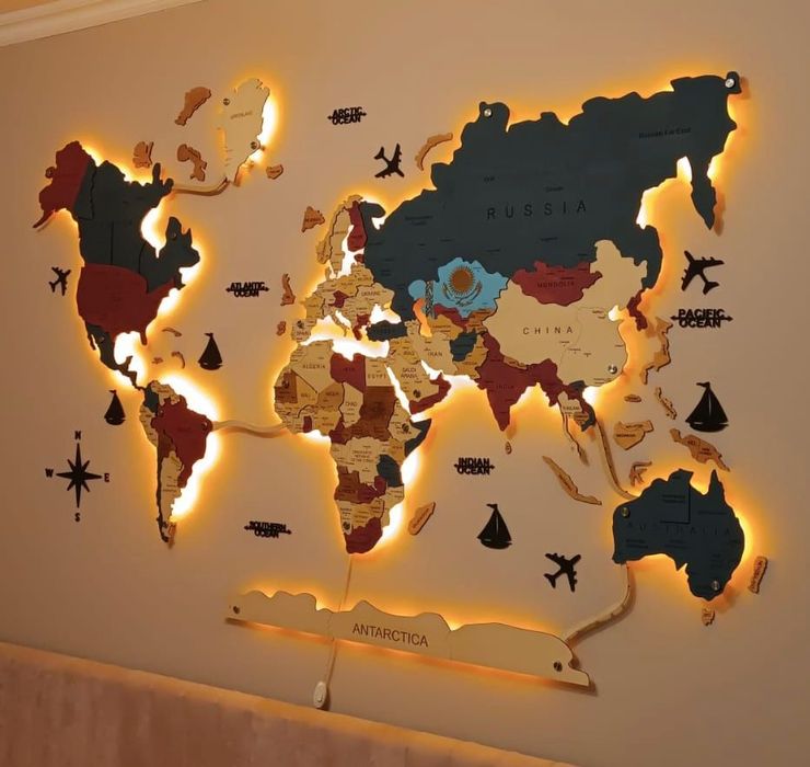 Карта мира из дерева