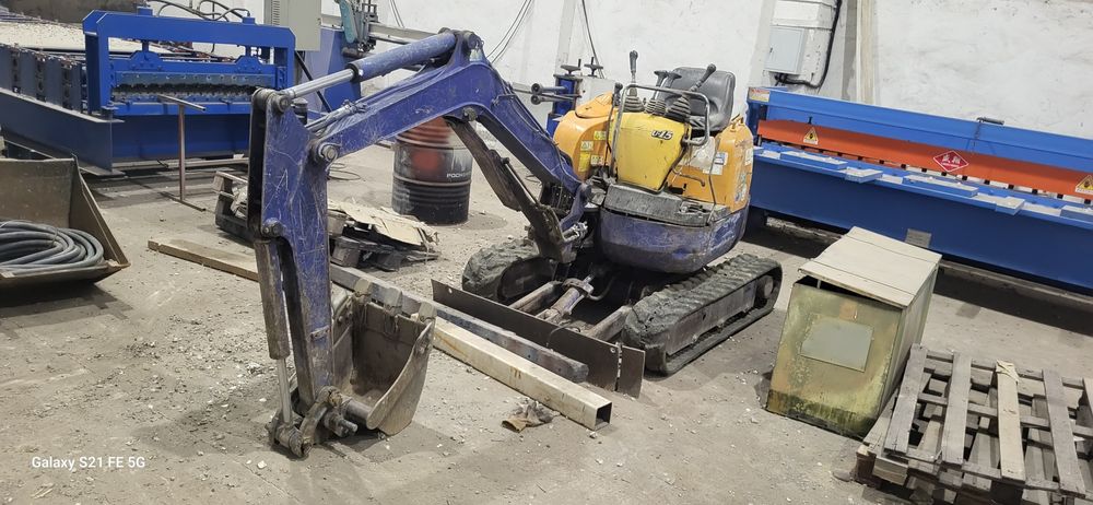Миниэкскаватор kubota u-15