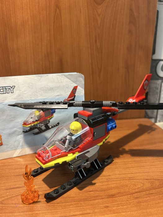 LEGO пожарникарски хеликоптер
