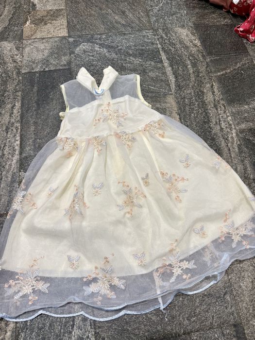 Елегантни рокли за момичета, размери 110 и 116 РАСПРАДАЖБА