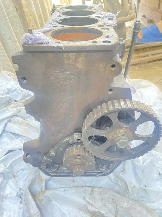 Блок двигателя  от гольф 2-3 1.8 Торг