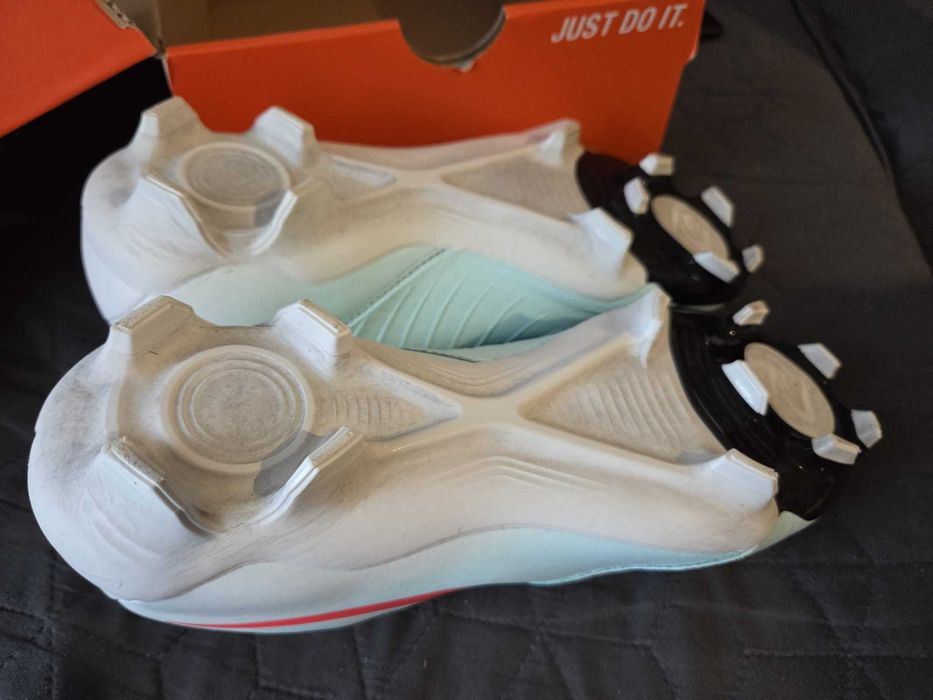 Бутонки Nike Phanton GX 2 Размер 42 стелка 26 см
