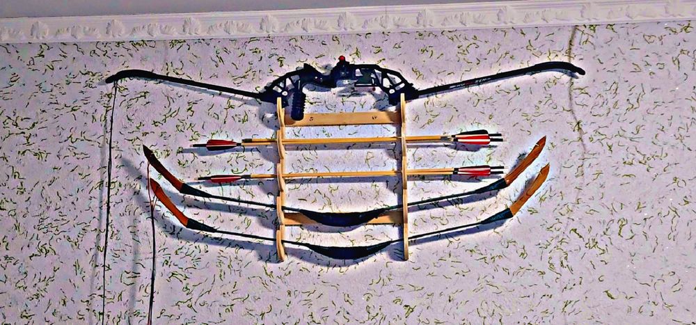 Pastdagi milliy moʼgʼul kamonlari sotiladi. Tortish kuchi 30lbs.