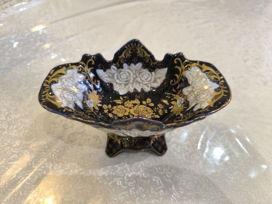 Chinni idishlar sotiladi