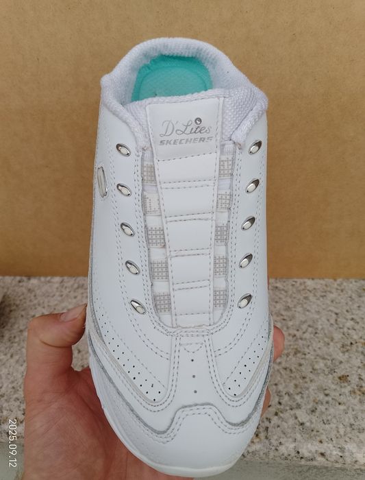 Vând adidași Skechers mărimea 38