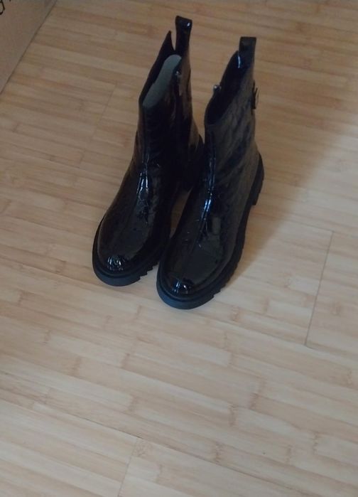 Продам ботинки зимние