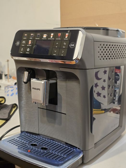 Espressor automat Philips LatteGo Seria 5500