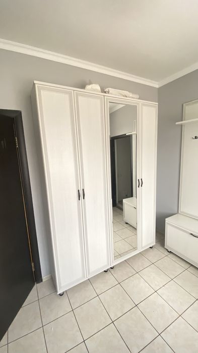 Продаю прихожию бу