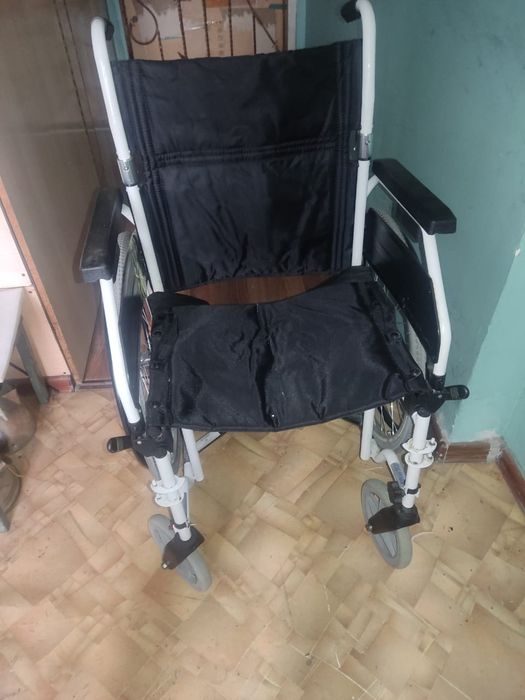 Продам инвалидную коляску silver 350