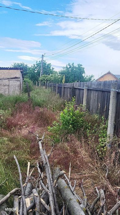 Teren de vânzare cu front stradal de peste 60 m, se vinde şi parţial