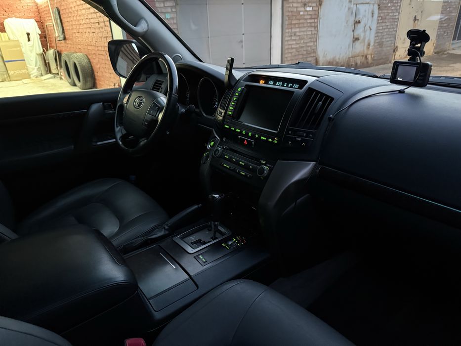 Ленд Крузер 200, 2010 года выпуска