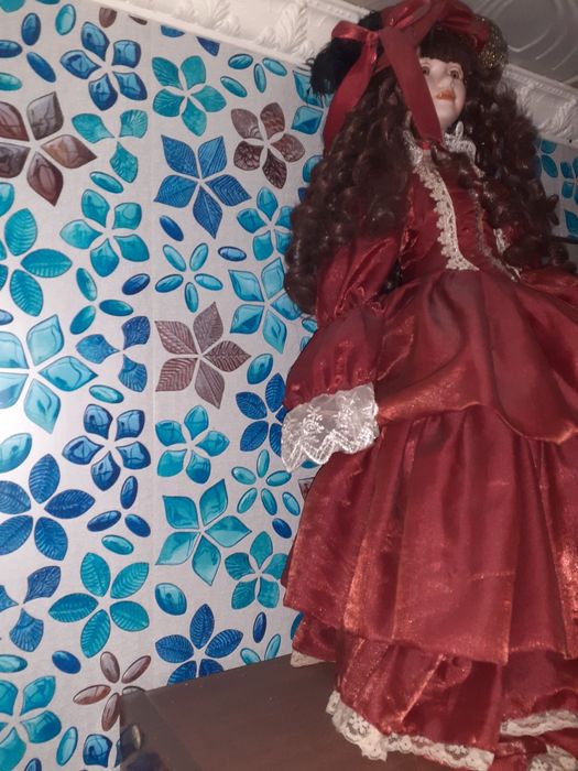 Продам куклу большую