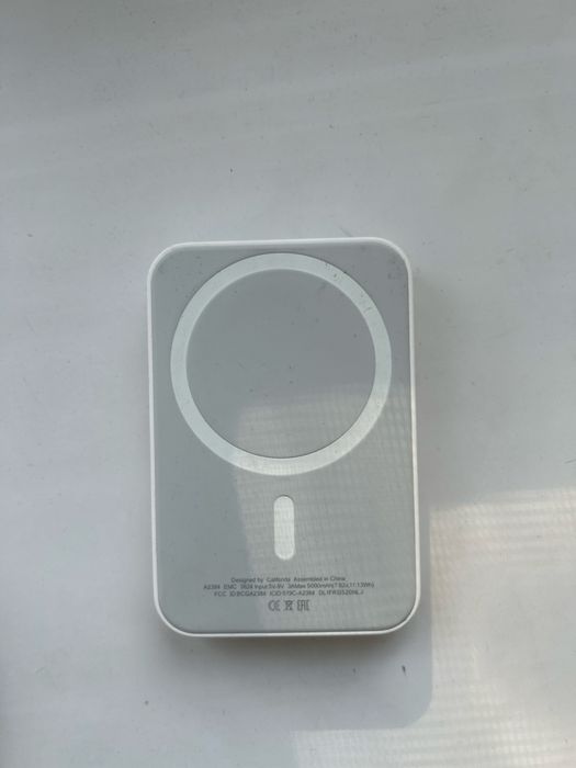 Продам повербанк Magsafe