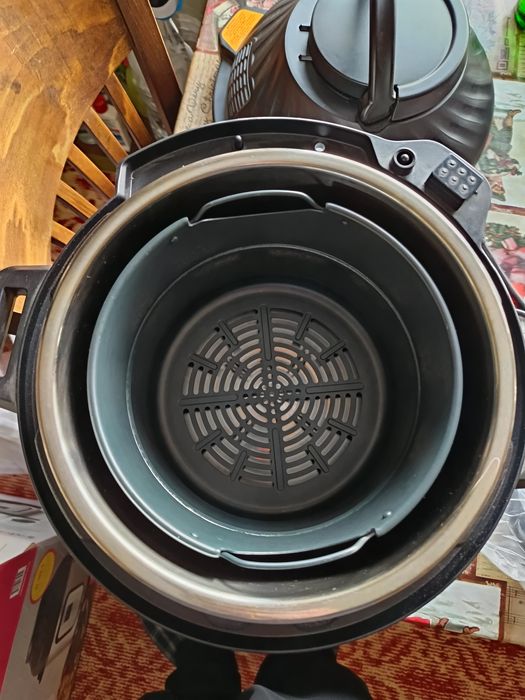 Instant Pot Duo Crisp + Air Fryer 8L – Като нов, ползван 3 пъти