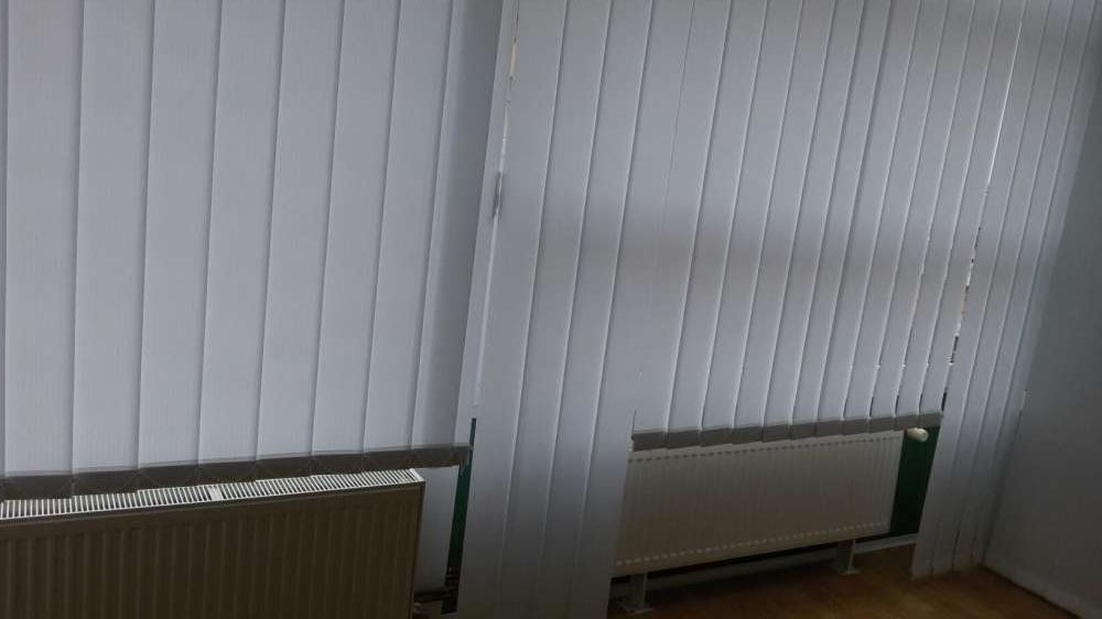 Jaluzele simple sau cu caseta și ghidaj