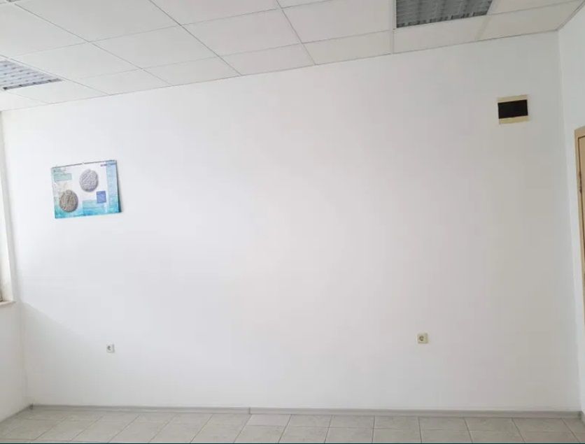 Продава се Офис в Враца, Център - 22 кв.м за 2203 €/кв.м - Снимка #4