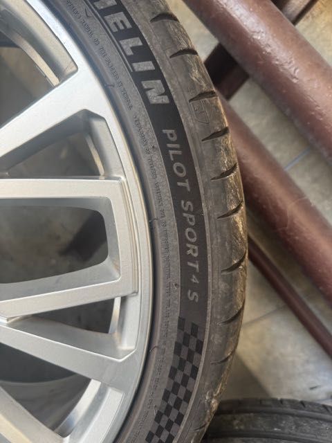 Jante originale Audi 21” – 4K0 601 025 L | Set cu anvelope Michelin