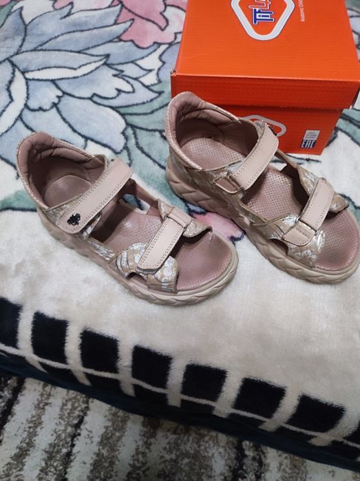 Продаю сандали на девочку tiflani 30 размер