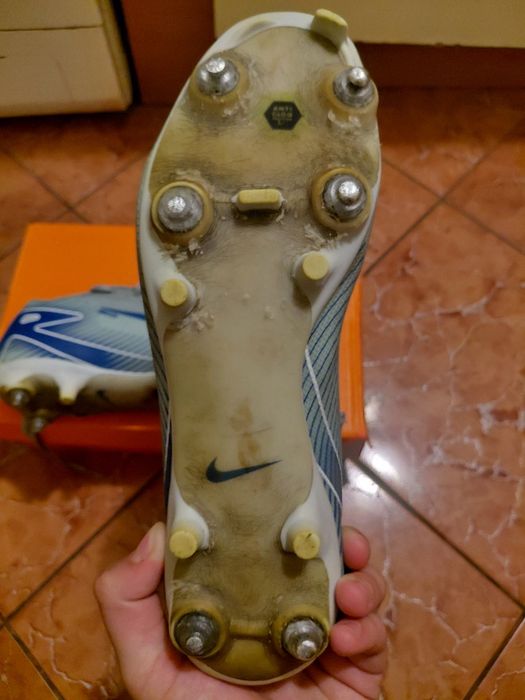 Ghete de fotbal nike mercurial cu crampoane de fier