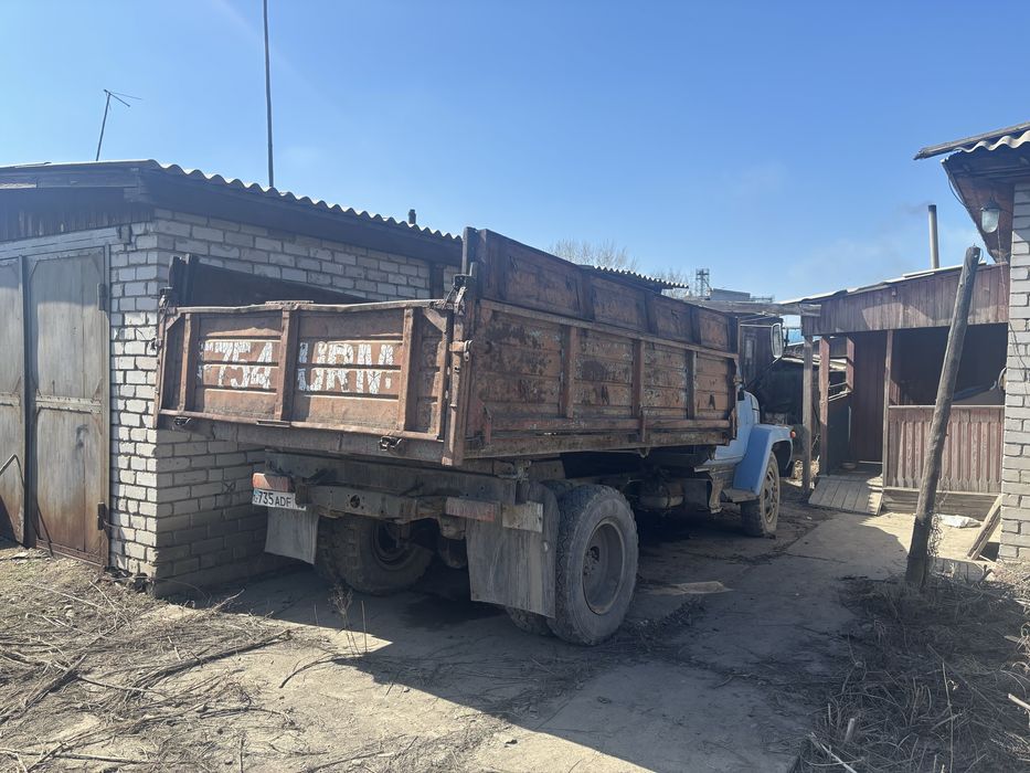 Газ 53 на ходу самосвал