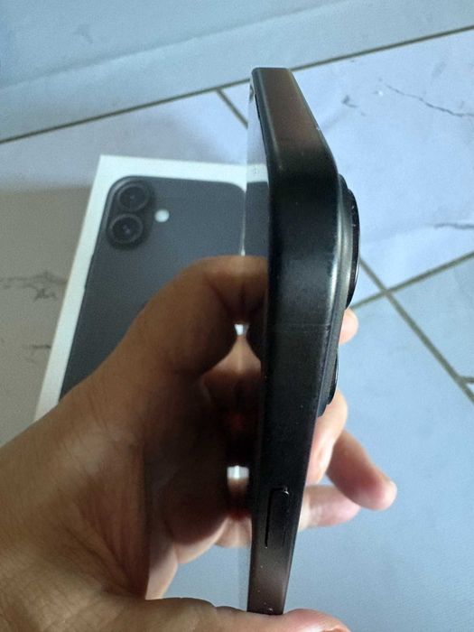 Apple iPhone 16  Black  128 GB  Като нов