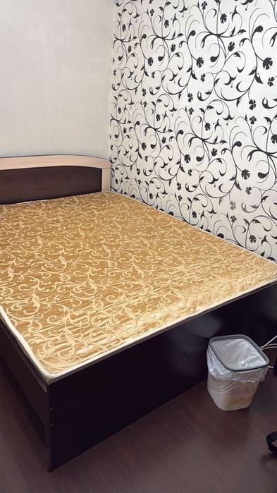 Кровать двуспальная.