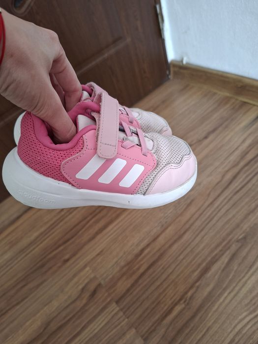 Adidasi fete nr 25