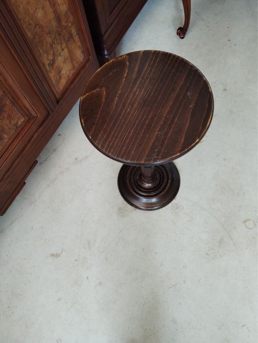 Кръгла помощна маса