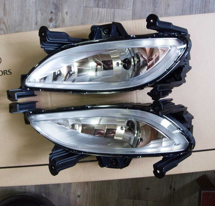 Противотуманка/Решетка радиатор на Hyundai Sonata 2011