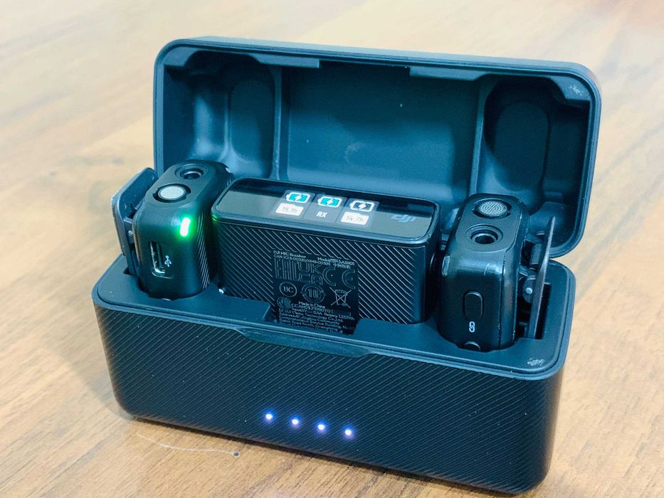 Петличка, Микрофон DJI Mic (2TX + 1RX + Charging Case) черный