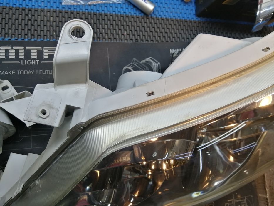 Фары тойота форанер