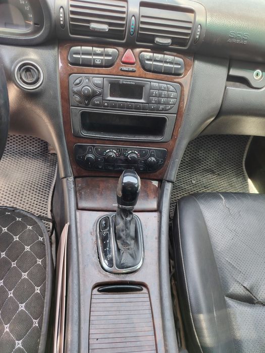 Мерседес Бенц С240 автомат 2002г.