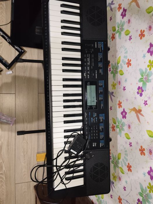 Синтезатор Casio CTK-2300 с подставкой