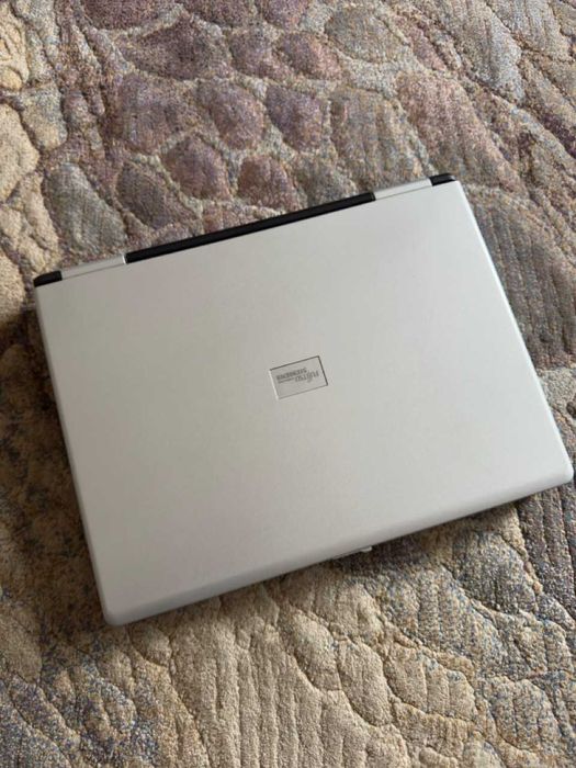 Laptop antic Fujitsu Siemens Amilo Intel Celeron M 440