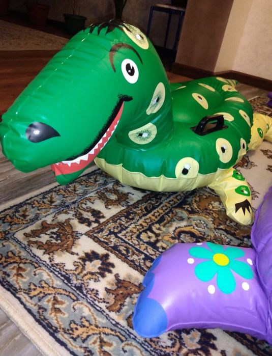 Надувные матрасы для плавания