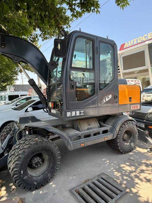 Колесный экскаватор XINYUAN XYB75S