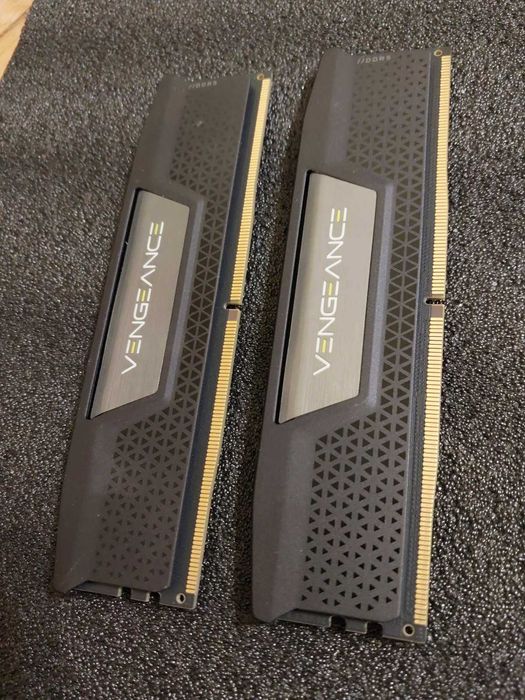 32GB DDR5 4800MT/s CL38, CL40 - Corsair Vengeance, Kingston Fury Beast (XMP)