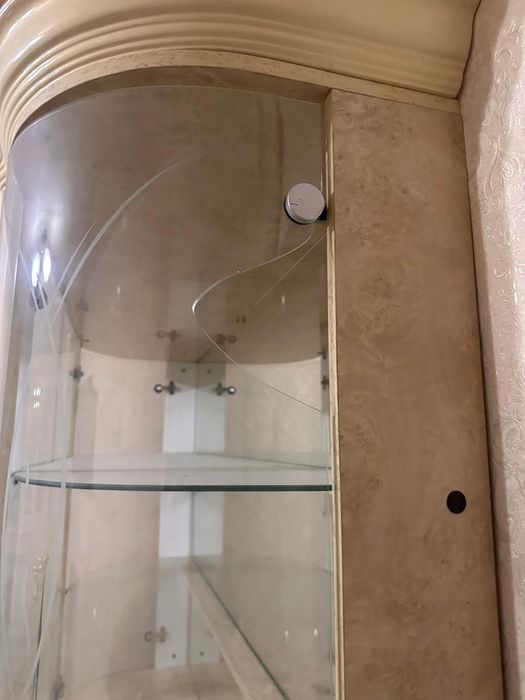 Витрина для гостинной