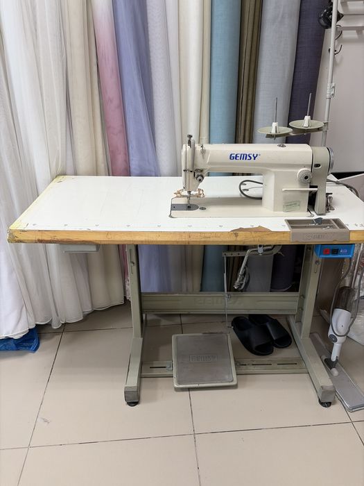 Продам швейную  машинку