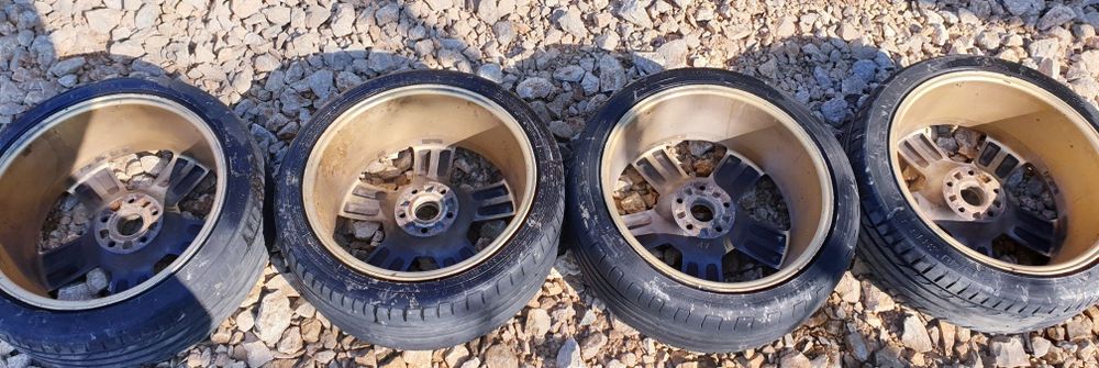 Genți cu tot cu cauciucuri vara 225 40Z R18