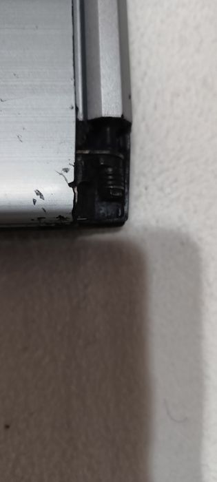 Laptop MSI – funcțional, uzură estetică, ideal office