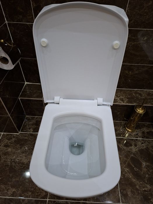Продам унитаз в комплекте с биде