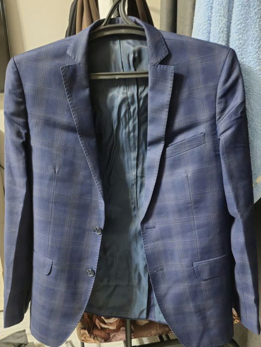 Продам мужские костюмы