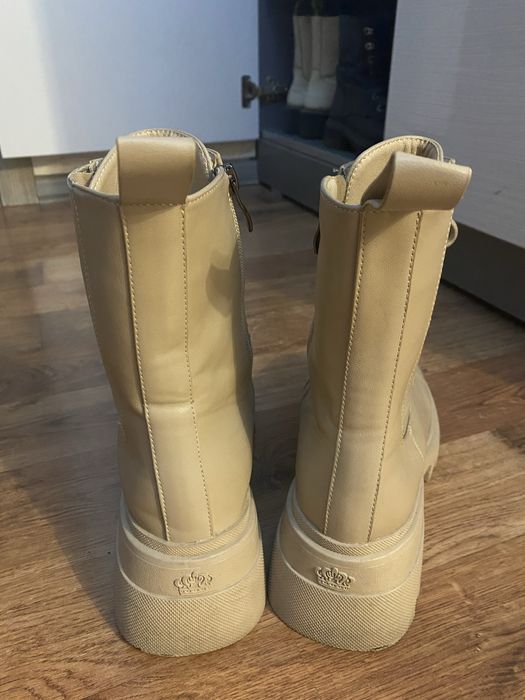 Женские зимние ботинки